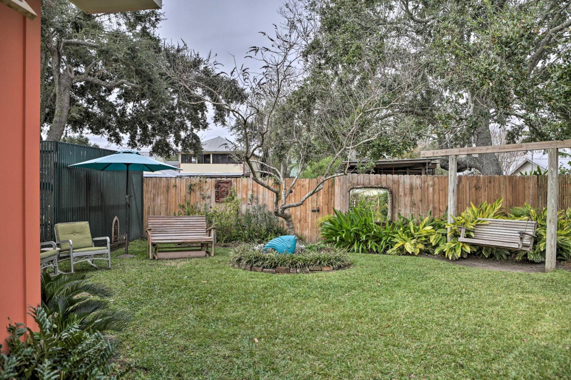 Walk To Beach From Chic Old Town Apartment With Yard Bay St. Louis Exteriör bild