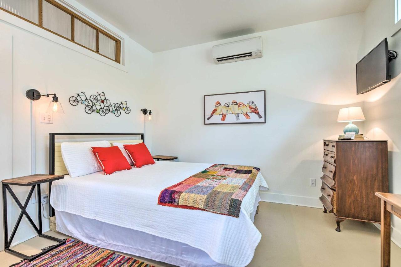 Walk To Beach From Chic Old Town Apartment With Yard Bay St. Louis Exteriör bild
